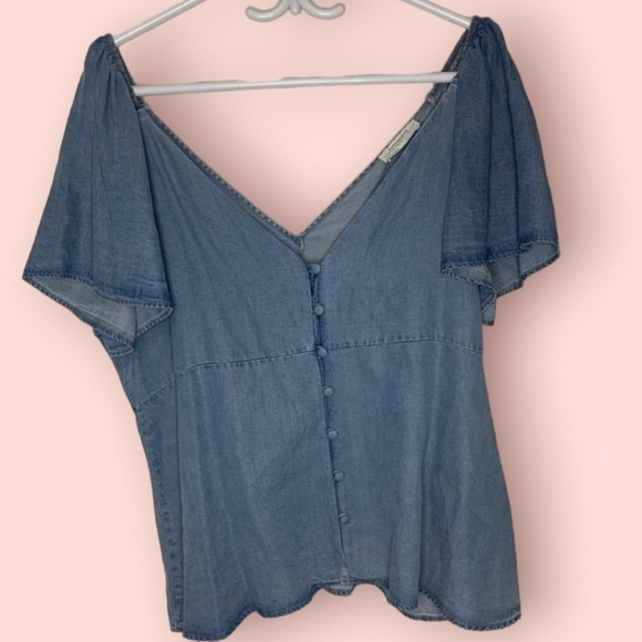 Zara Chambray Denim Flutter Sleeve Button Up V-Neck  Blouse, Size XL - Picture 2 of 6
